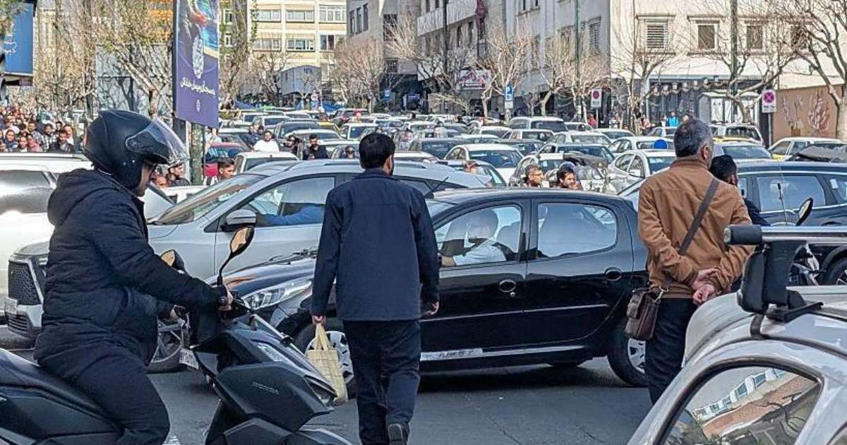 Ataques de Israel e EUA provocam pânico, mas também alívio para alguns no Irã