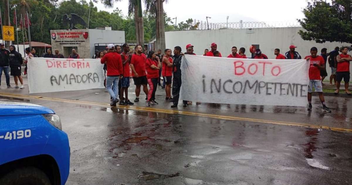 Pressão sobre Filipe Luís aumenta após protestos na reapresentação do Flamengo