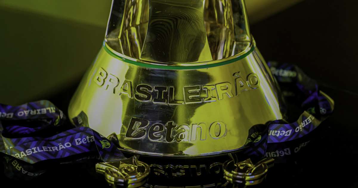 Torcida organizada do clube paulista exige a demissão do treinador em reunião com a diretoria