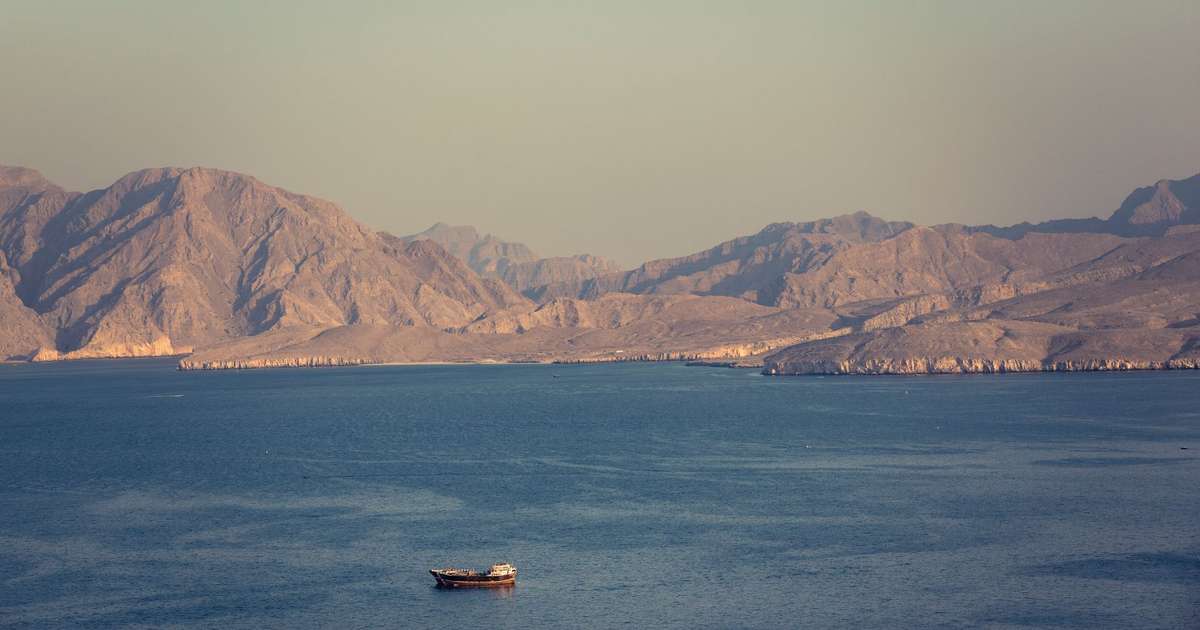 Crise energética mundial: Irã promete "incendiar navios" em rota vital do petróleo