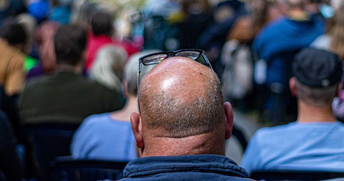 Esqueça os implantes caros: a ciência acaba de validar o "tesouro" chinês inesperado que promete reverter a calvície