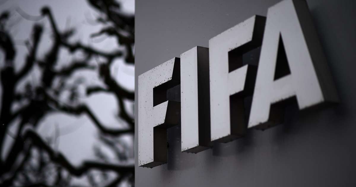 FIFA pune clube da Série A com transfer ban por até três janelas de transferências