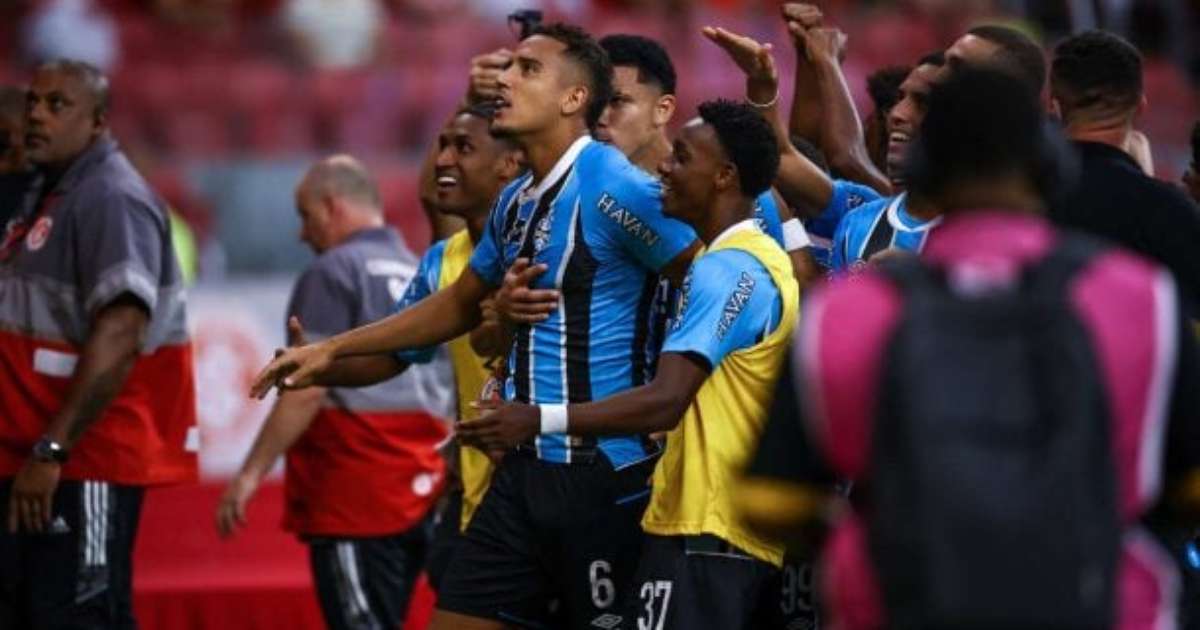 Rivalidade em Alta: Vestido de Valsa Ganha Destaque Após Conquista do Grêmio Sobre o Internacional