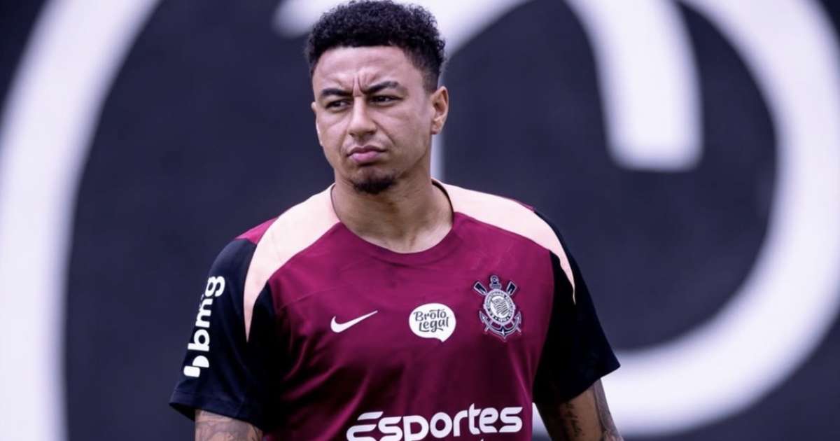 Jesse Lingard é flagrado em visita inusitada a comunidade em São Paulo
