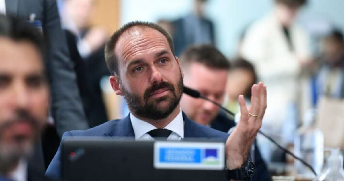 O que muda para Eduardo Bolsonaro com o recebimento do green card? Entenda