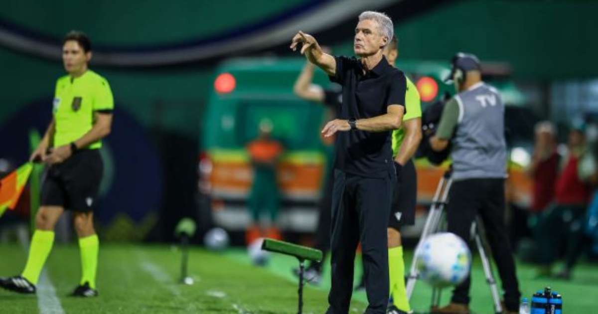 Luís Castro Identifica Deficiências do Grêmio e Define Metas Ambiciosas no Campeonato Brasileiro