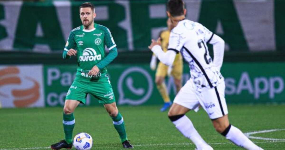 Corinthians e Chapecoense se enfrentam após quatro anos; alvinegros buscam manter boa fase no confronto