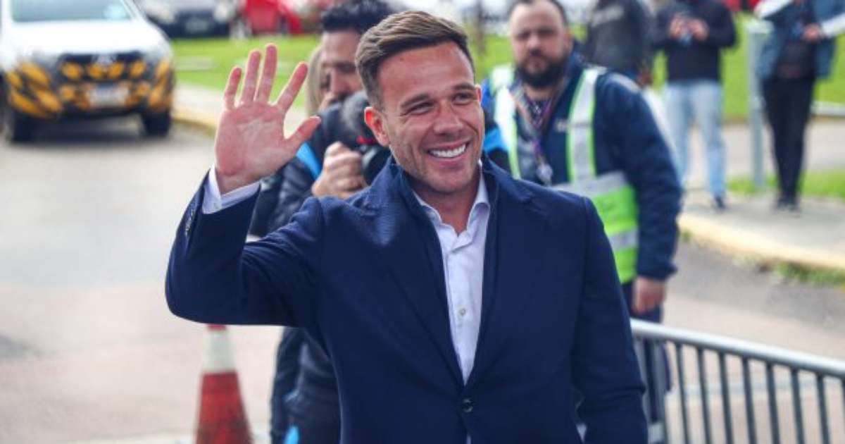 Grêmio Avança em Negociações para Renovação de Contratos e Foca na Permanência de Arthur