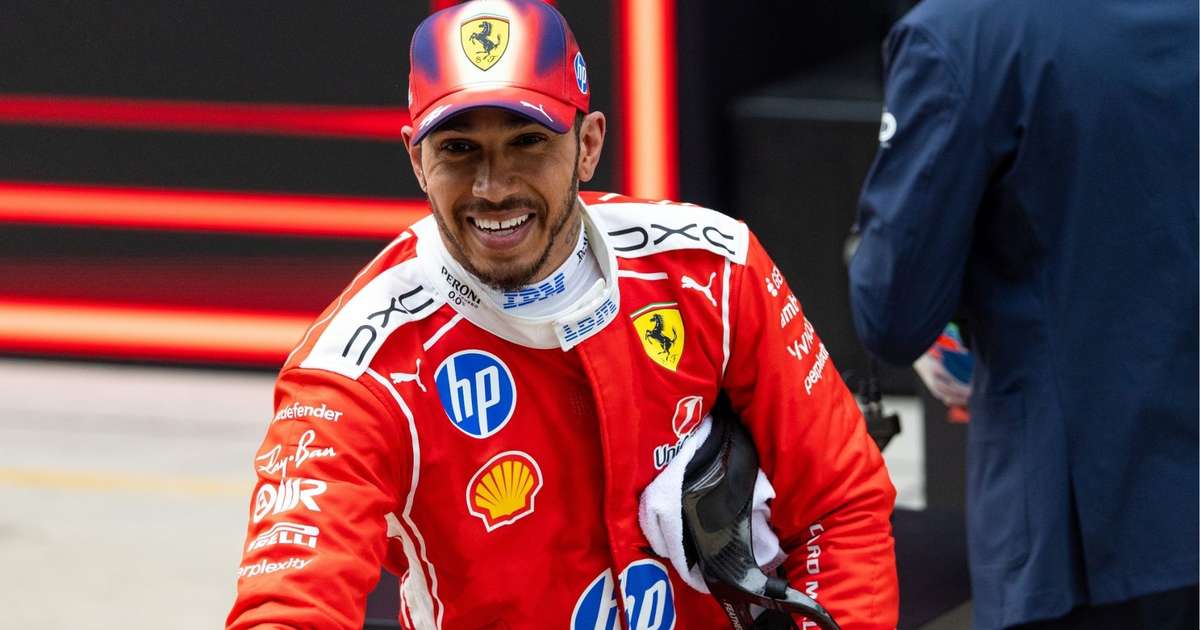 Hamilton dá pitaco em motor e conquista pódio na China
