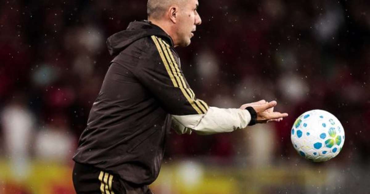 Leonardo Jardim Analisa Desempenho do Flamengo em Vitória Sobre o Remo: Elogios e Críticas em Destaque