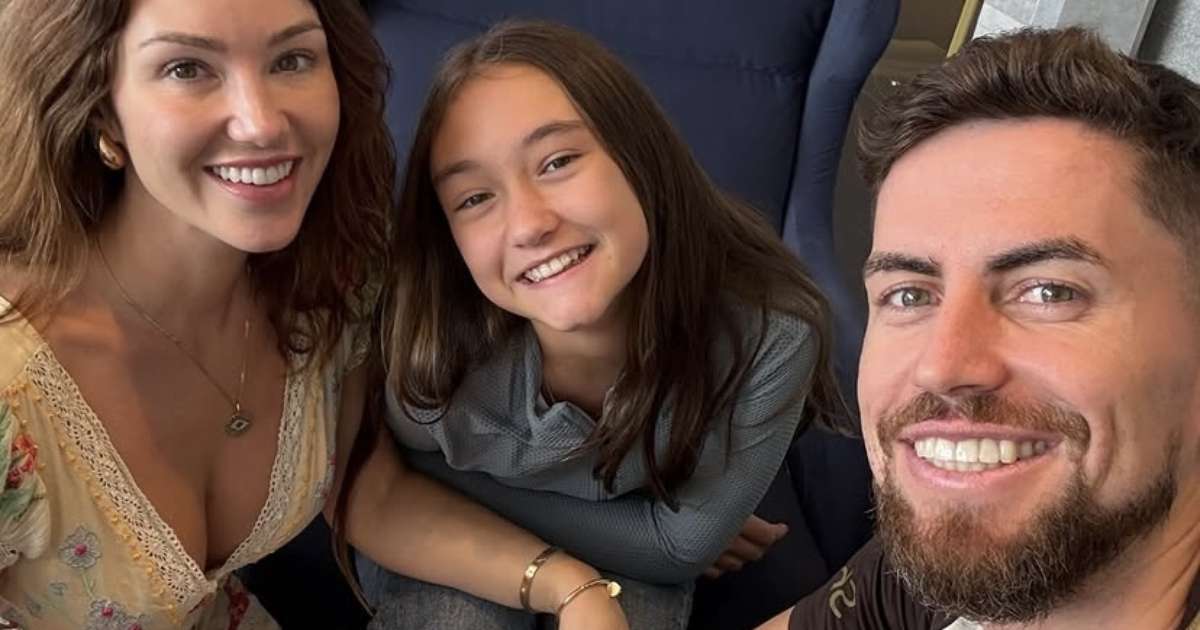 Esposa de Jorginho Responde a Acusações de Cantora em Polêmica de Hotel