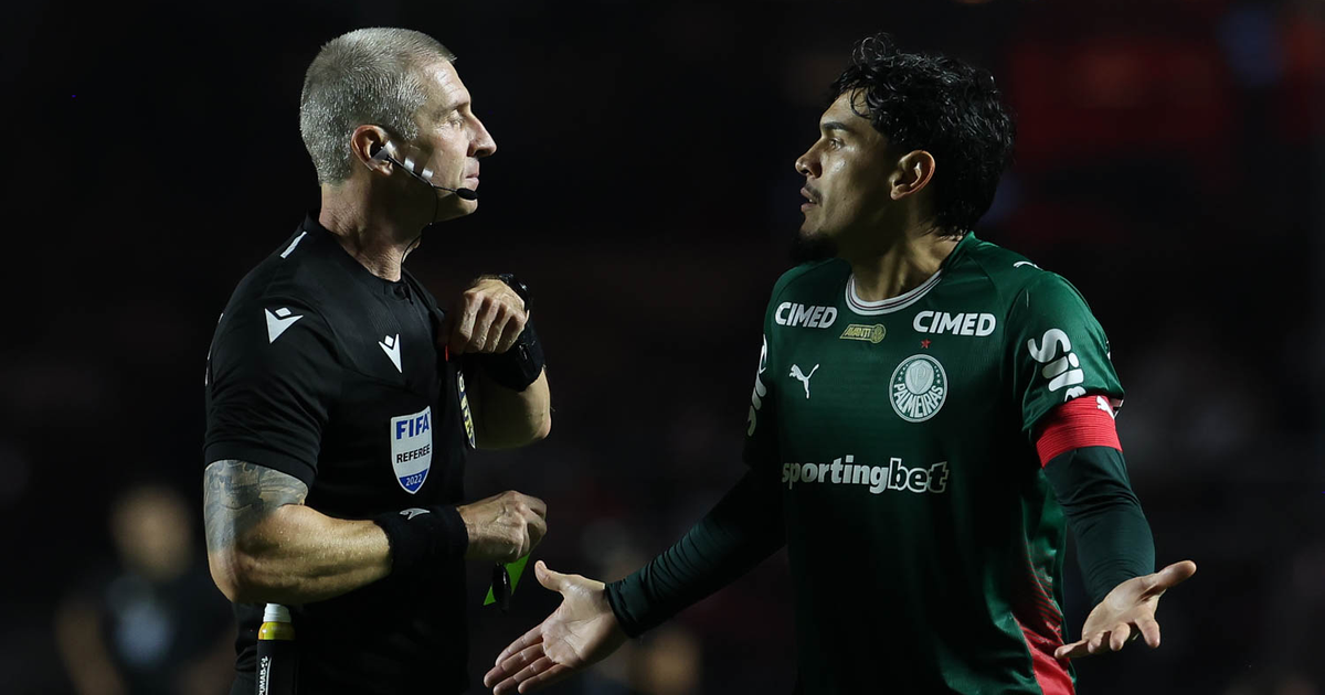 Gustavo Gómez Reflete sobre o Comportamento no Futebol Após Vitória em Clássico