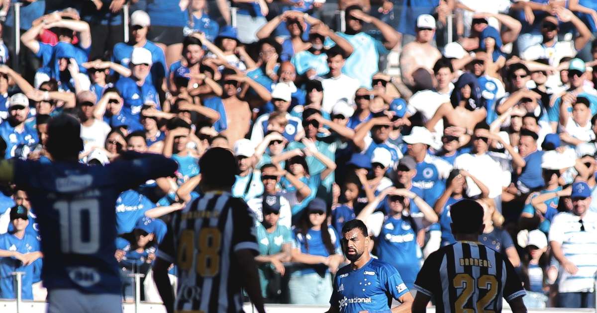 Torcida do Cruzeiro Expressa Descontentamento no Mineirão em Derrota Amarga