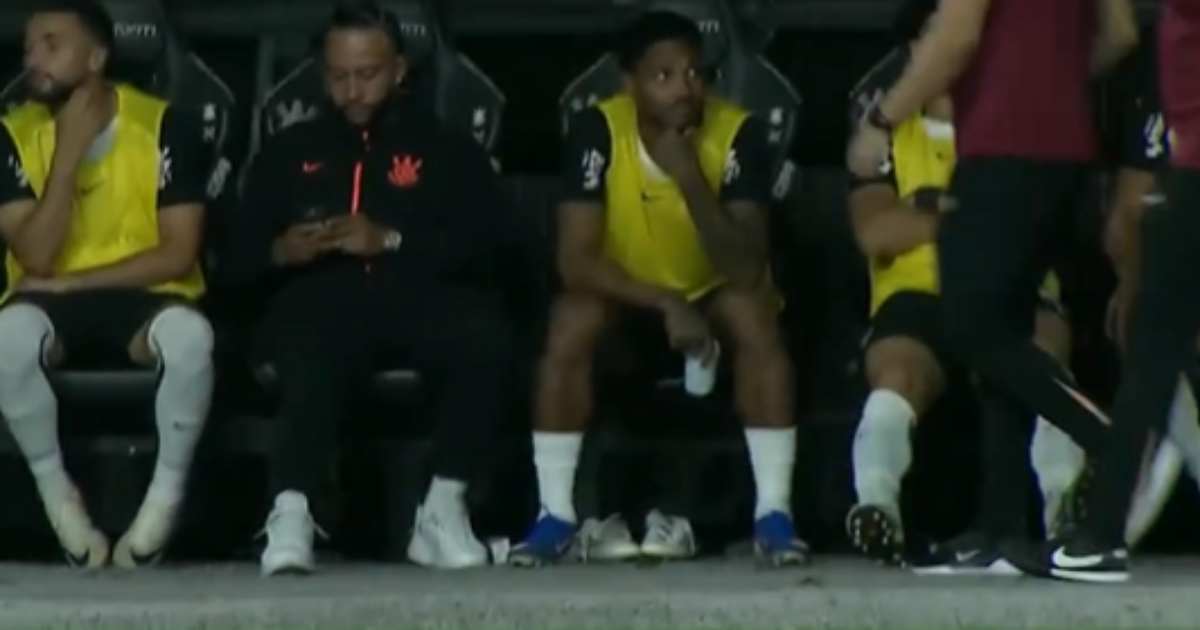 Memphis Justifica Uso de Celular no Banco de Reservas para Contato com Equipe Médica da Holanda