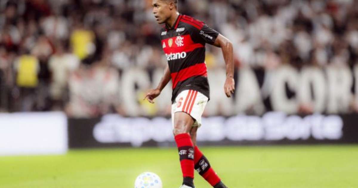 Desfalque no Flamengo: Alex Sandro ficará até três semanas fora dos gramados