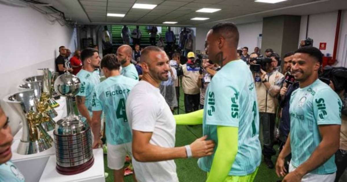 Weverton se emociona com calorosa recepção da torcida palmeirense em reencontro marcante