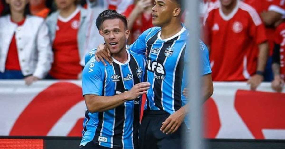 Carlos Vinícius se destaca e lidera artilharia do Brasileirão com novo gol