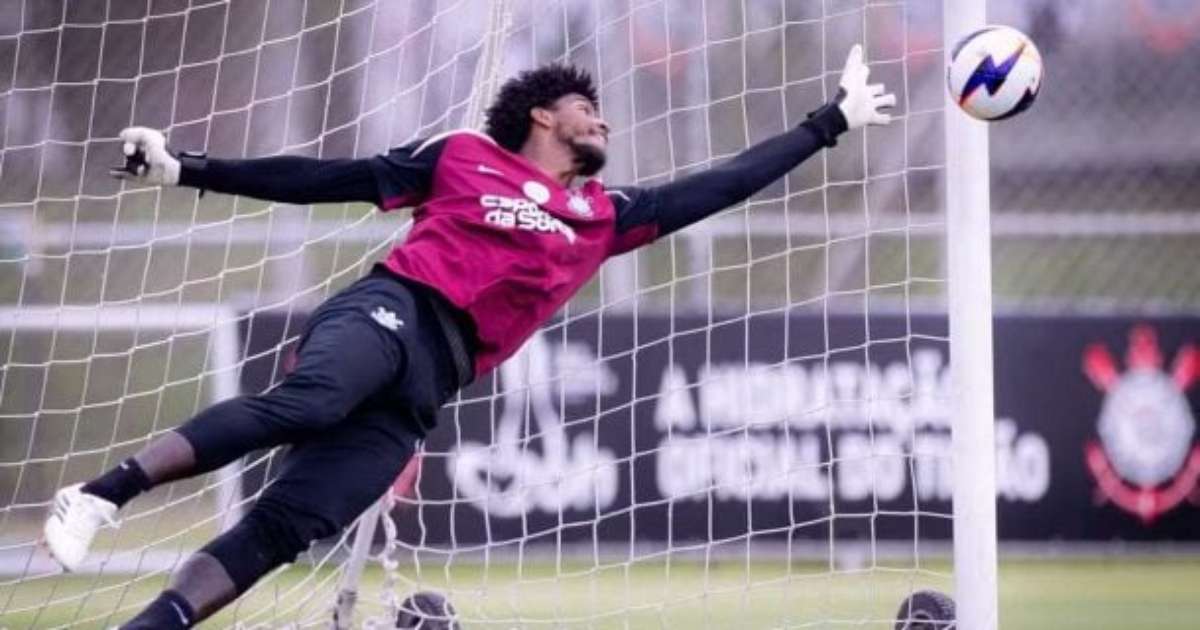 Hugo Souza e Carrillo retornam ao Corinthians para 