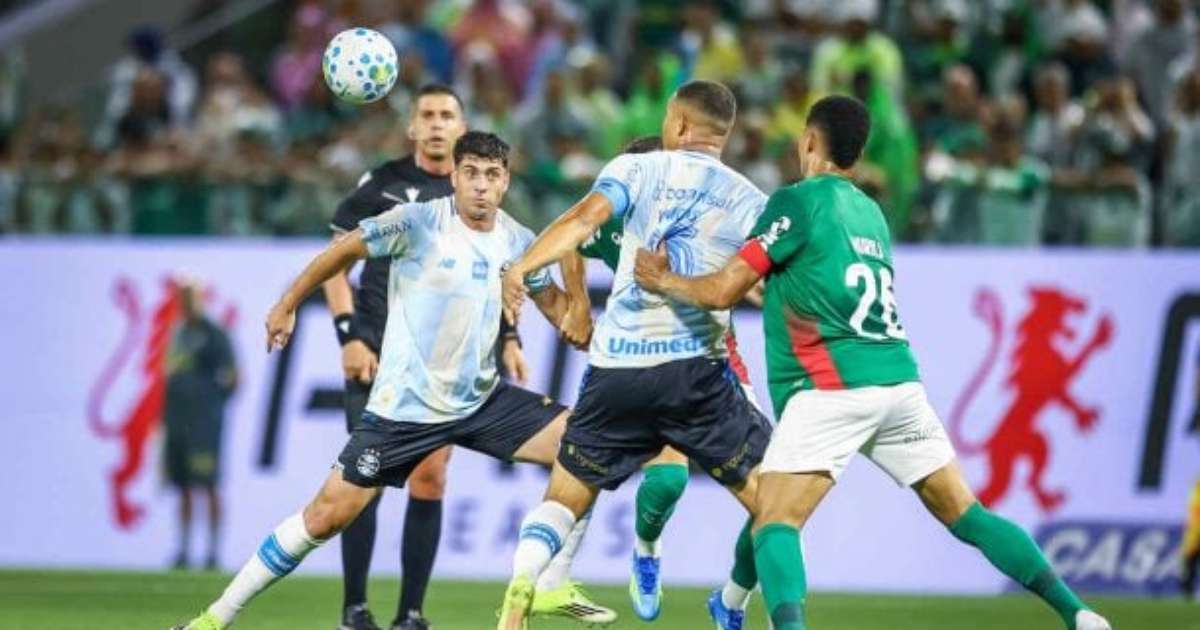 Comentarista detalha decisão do VAR no gol do Grêmio