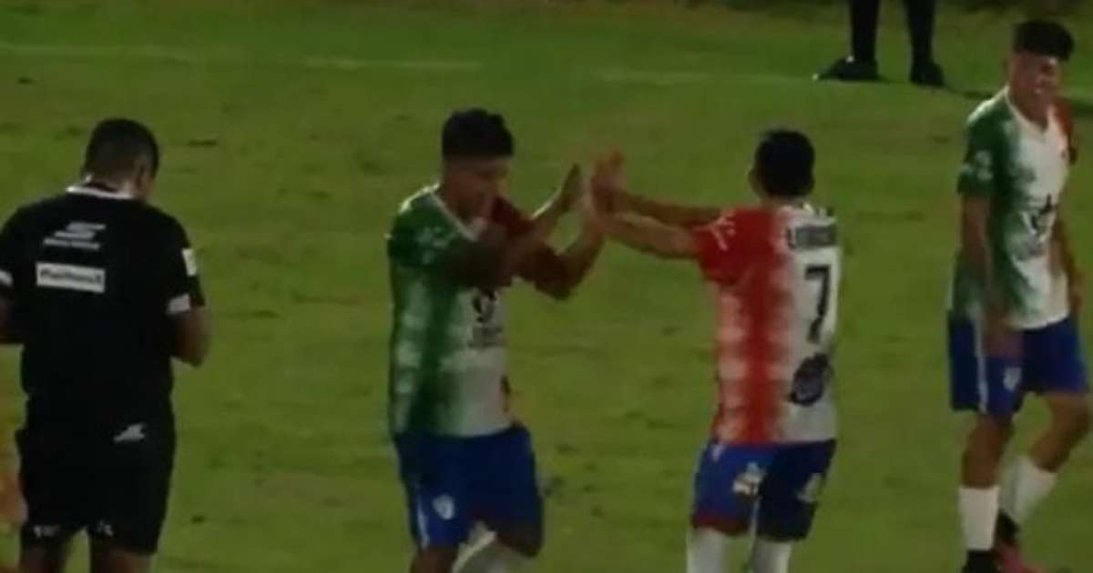 Vídeo: Bizarro! Locutor perde narração de gol por ainda estar comemorando outro