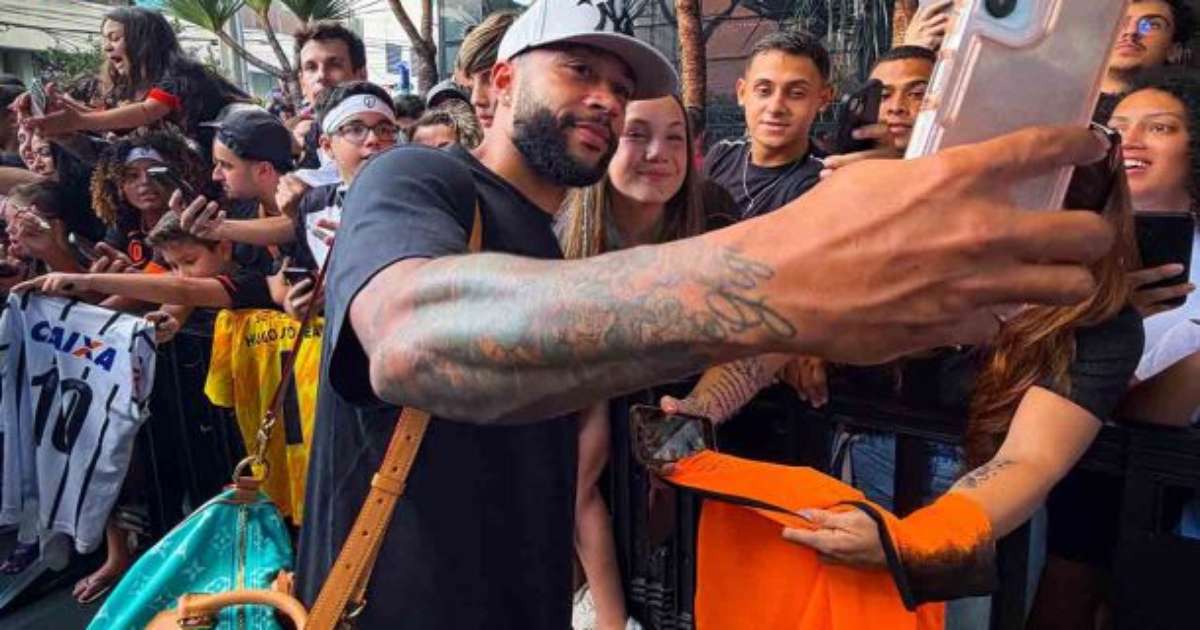 Memphis Depay Retorna ao Corinthians Após Conclusão de Tratamento na Europa