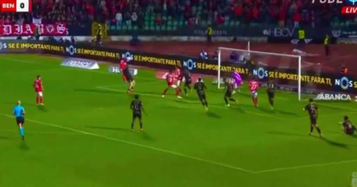 Richard Ríos marca, mas Benfica cede empate ao Casa Pia