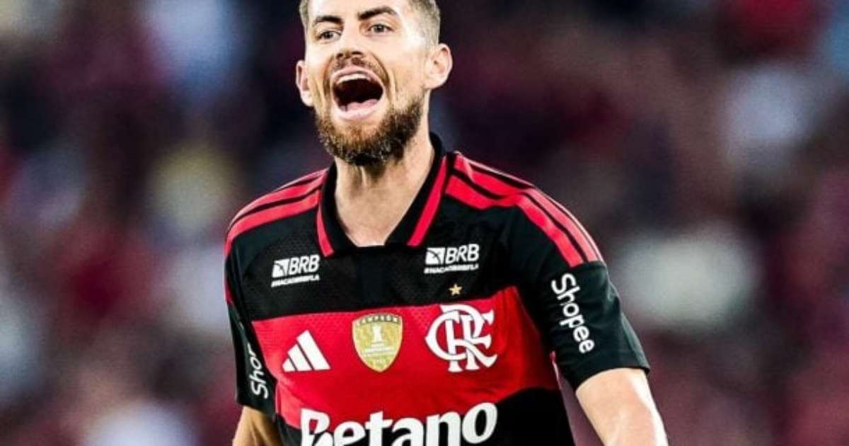 Flamengo viaja com 23 jogadores e reforço de craque para estreia na Libertadores