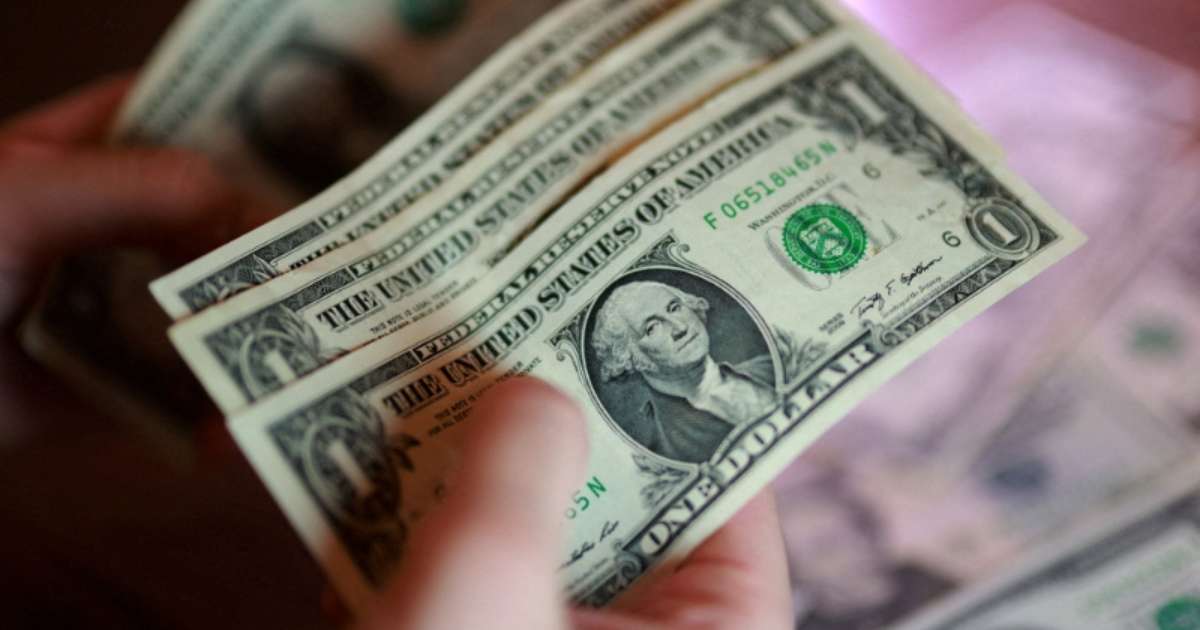 Dólar a R$ 5,20: alta pode pressionar alimentos, combustíveis, eletrônicos, medicamentos e viagens