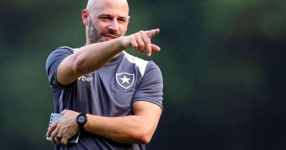 Franclim Carvalho comanda primeiro treino no Botafogo; veja vídeo