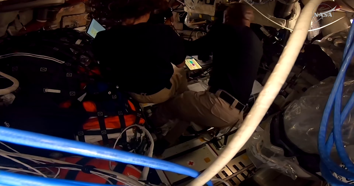 Astronautas da Artemis II retomam contato com a Terra após passarem por lado oculto da lua