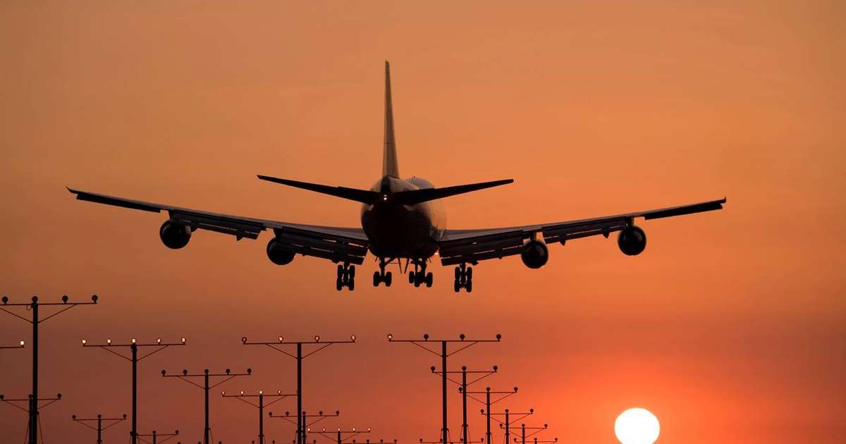 Banners em voo: como pilotos capturam faixas no ar com precisão milimétrica