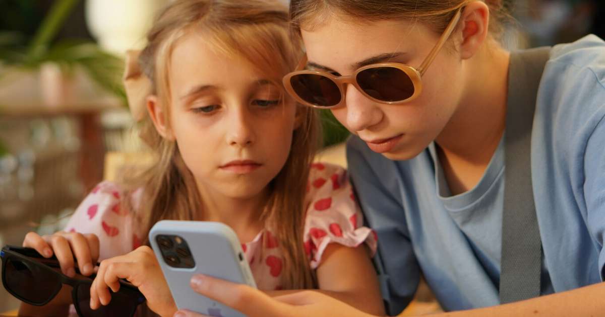 Cidade irlandesa encontrou maneira de fazer algo aparentemente impossível: criar filhos sem celulares ou redes sociais