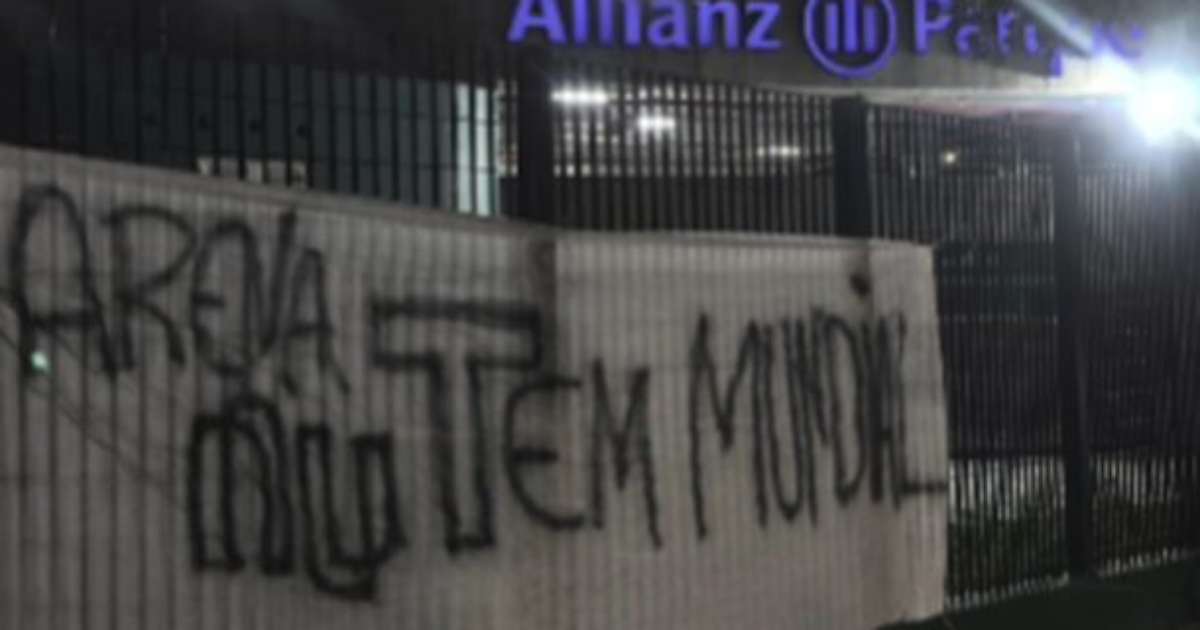 Torcida do Corinthians provoca Palmeiras com novos ataques ao nome do estádio rival