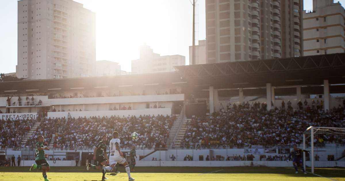 Técnico de tradicional alvinegro critica arbitragem 'critérios diferentes'