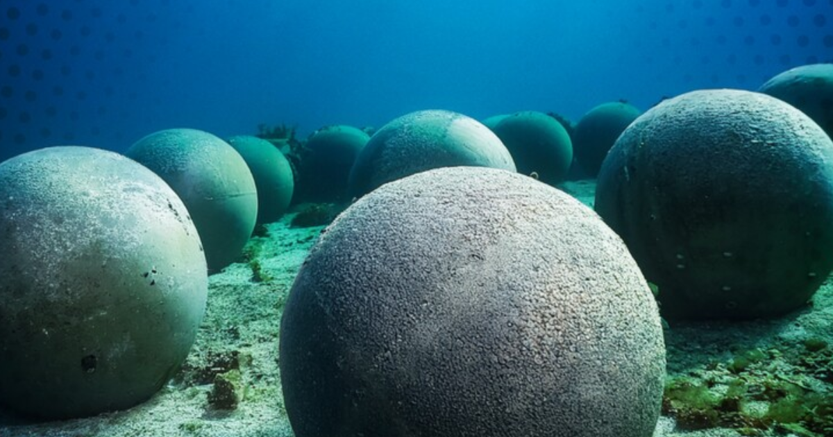 Experimento alemão comprovou que esferas de concreto são baterias fantásticas e Califórnia está afundando uma de 9 metros no oceano