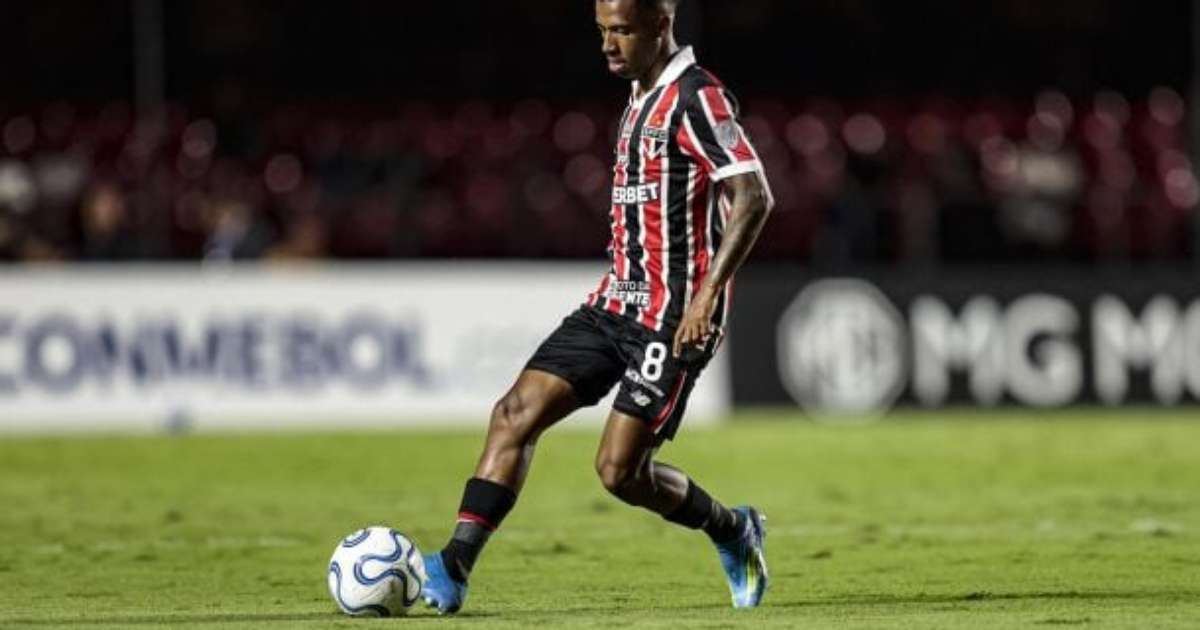 Marcos Antônio sente lesão e deixa jogo do São Paulo ainda no primeiro tempo