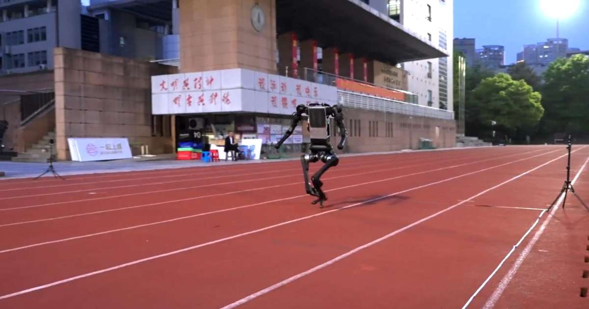 Robô chinês corre 100 metros em 10 segundos e chega perto da marca de Usain Bolt