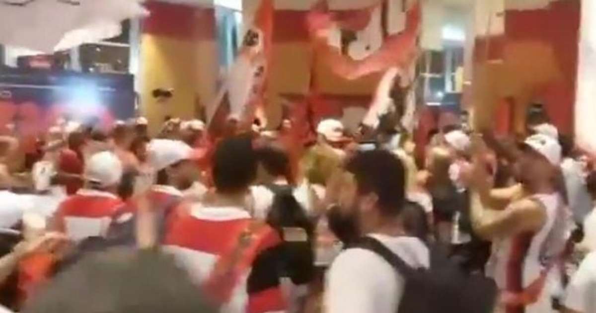Torcida do Flamengo Leva o Espetáculo de Zico ao Cinema em Sessão Épica no Maracanã