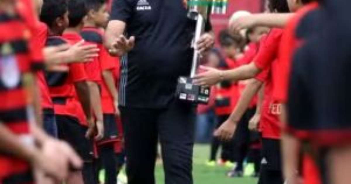 Nelsinho Baptista, técnico campeão da Copa do Brasil com o Sport, anuncia aposentadoria aos 74 anos