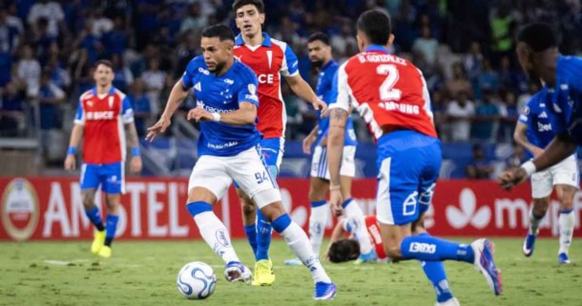 Cruzeiro é surpreendido com gol da Católica nos acréscimos e amarga derrota no Mineirão