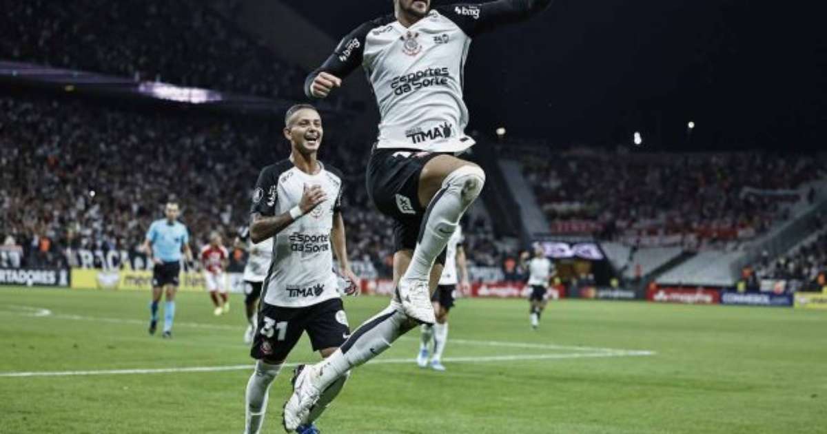 Gustavo Henrique celebra 100% do Corinthians e explica gol inusitado: "Fui feliz"