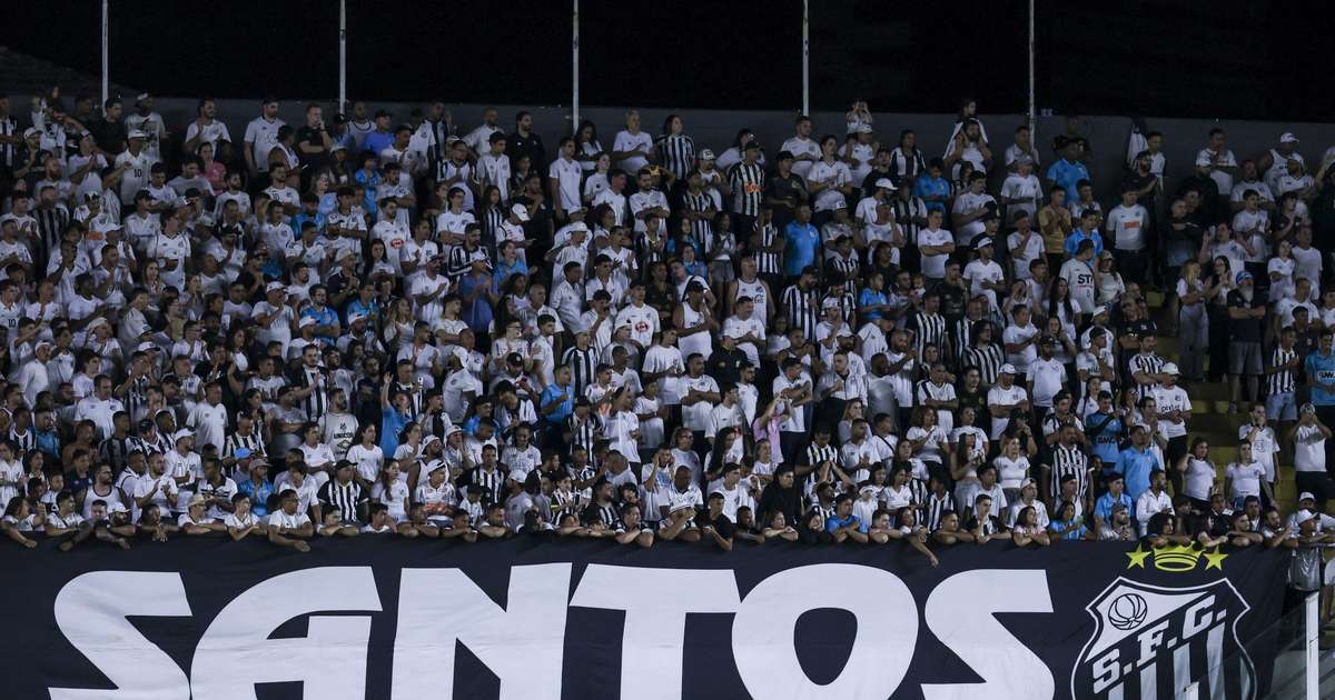 Integrantes de organizada do Santos se reúnem com Cuca e elenco após sequência negativa