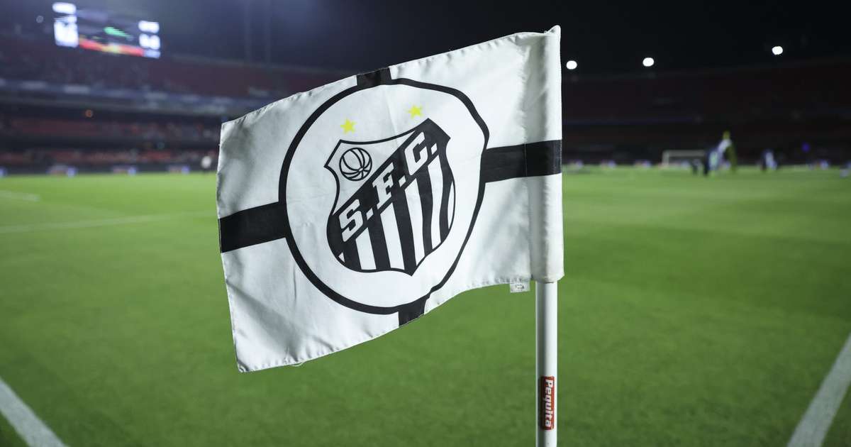 Santos anuncia renovação com atacante do elenco