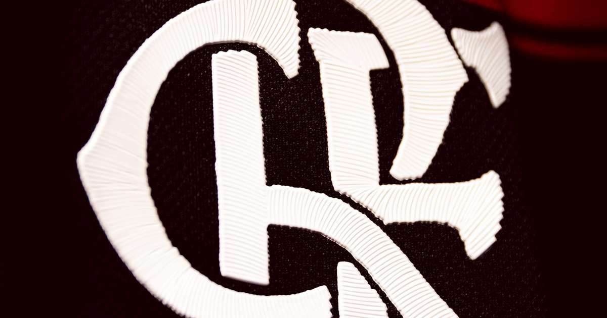 Flamengo Anuncia Demissão de Treinador; Auxiliar Promove Transição no Comando Técnico