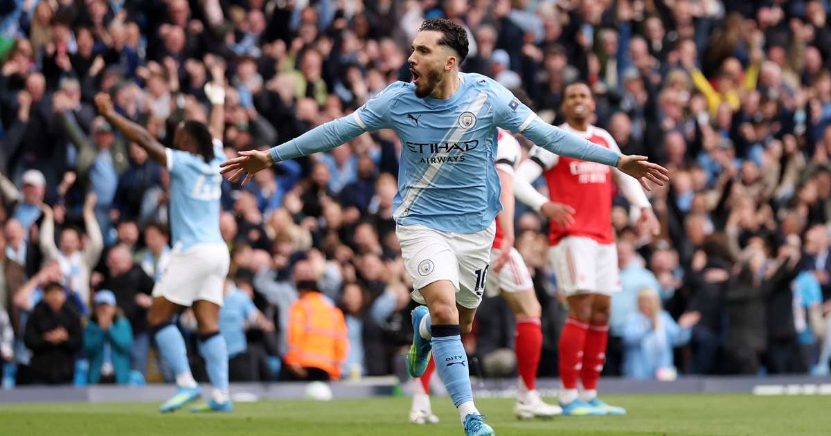 Manchester City bate Arsenal e encosta na liderança da Premier League