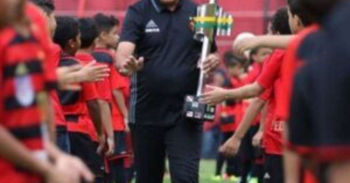 "Sinto muito orgulho": Nelsinho Baptista se aposenta com declaração emocionante ao Sport