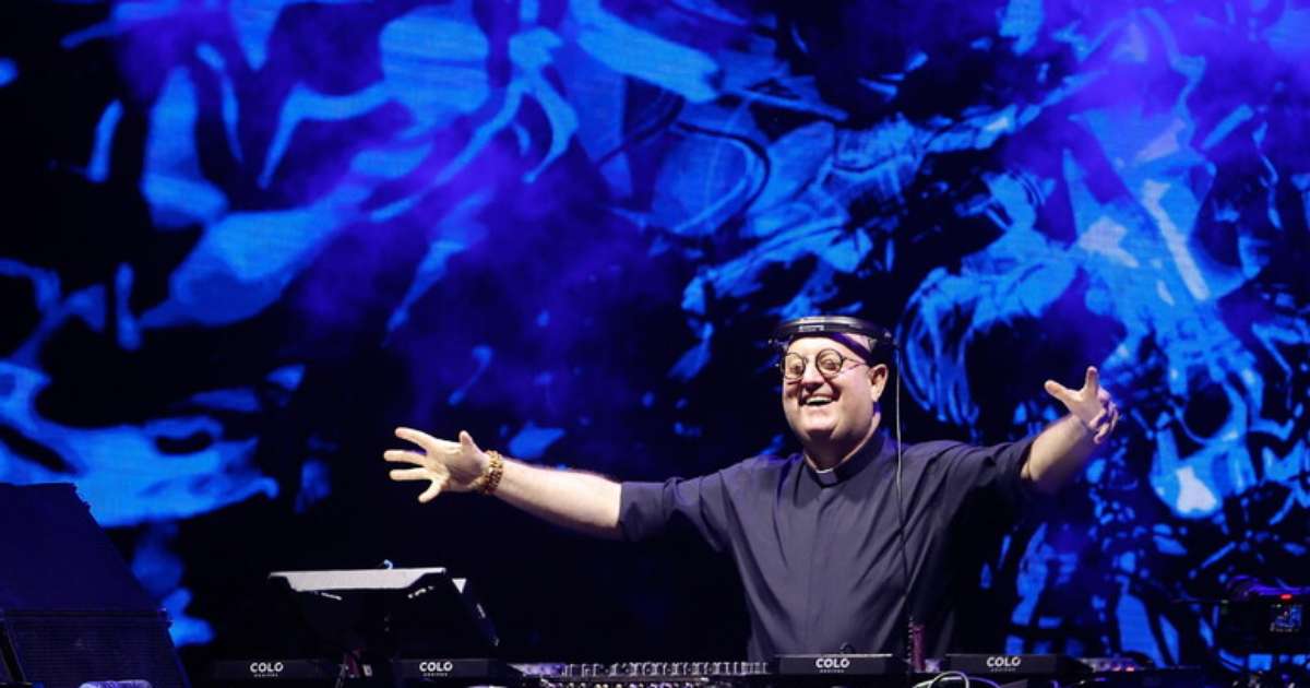 'Padre DJ' homenageia papa Francisco em 'rave católica' na Argentina