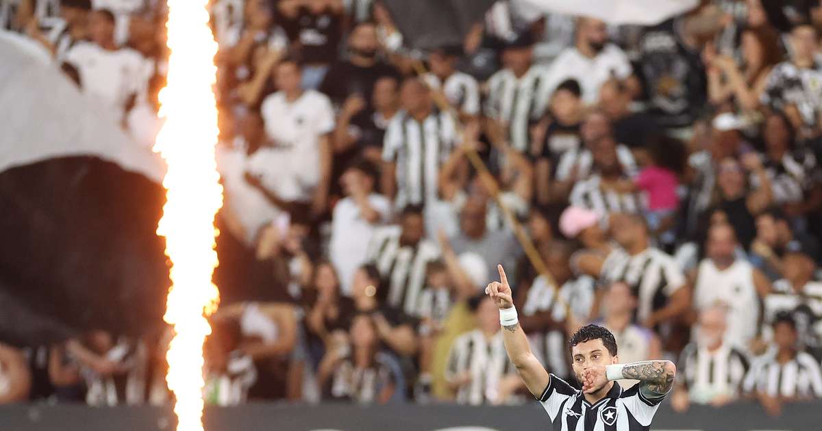 Botafogo vence a Chapecoense com gol nos acréscimos e sai na frente na Copa do Brasil