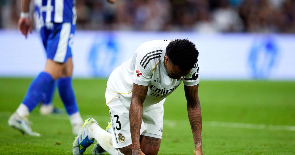Militão sente o joelho e deixa duelo entre Real Madrid e Alavés ainda no primeiro tempo