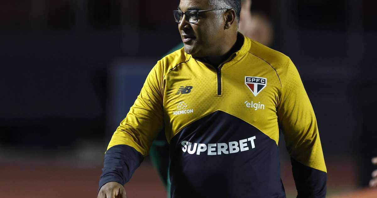 Roger Machado desabafa sobre vaias das arquibancadas após vitória